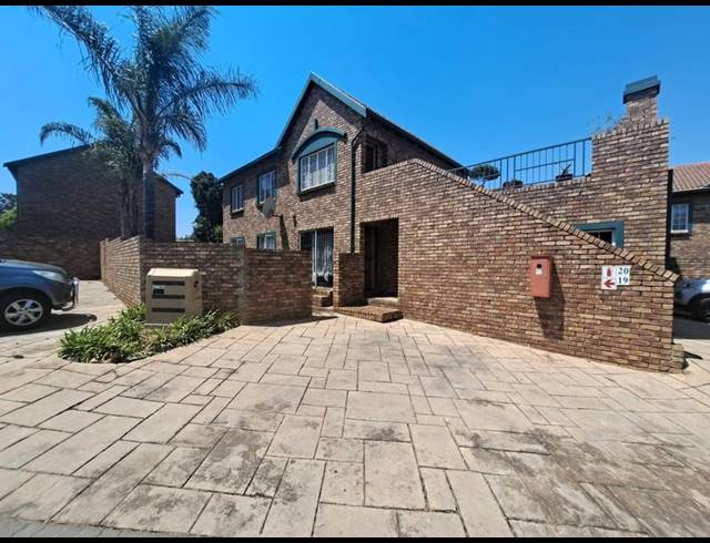 2 BEDROOM APARTMENT FOR SALE IN DIE HOEWES